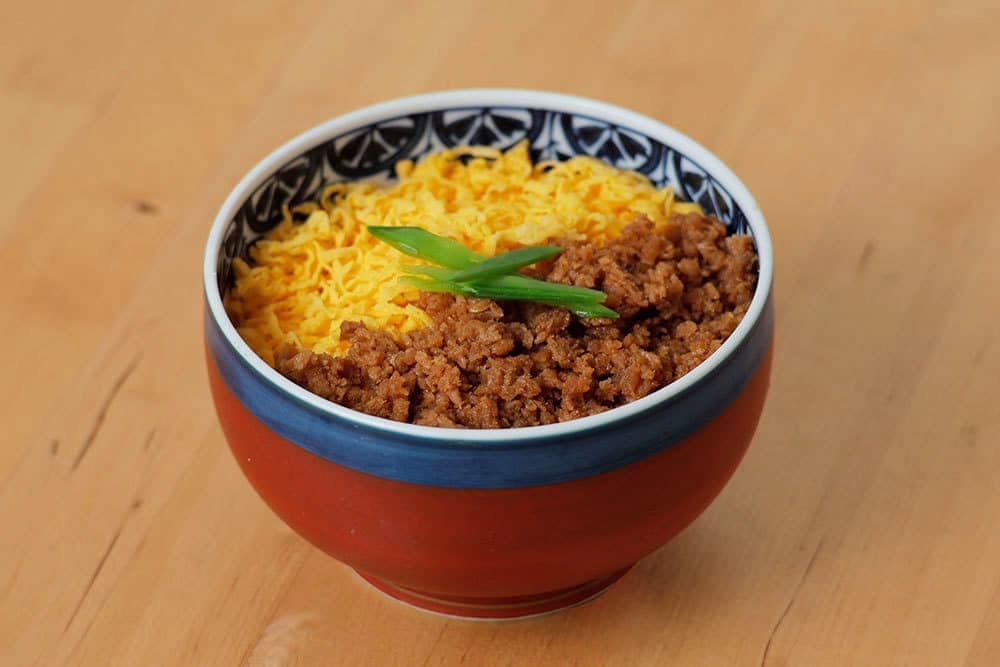 鶏そぼろ+錦糸玉子丼